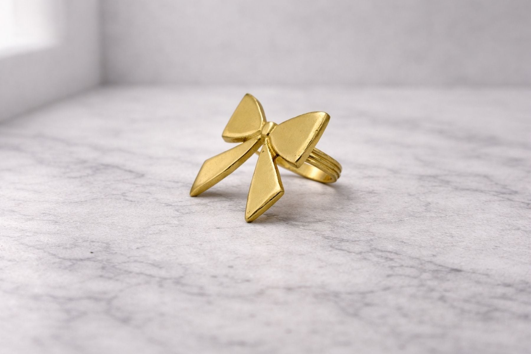 GOLDEN BOW NAPKIN RING